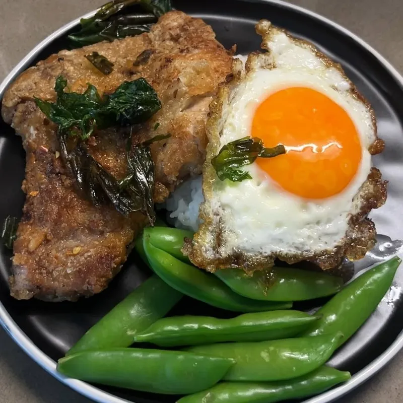 Fried pork chops with basil